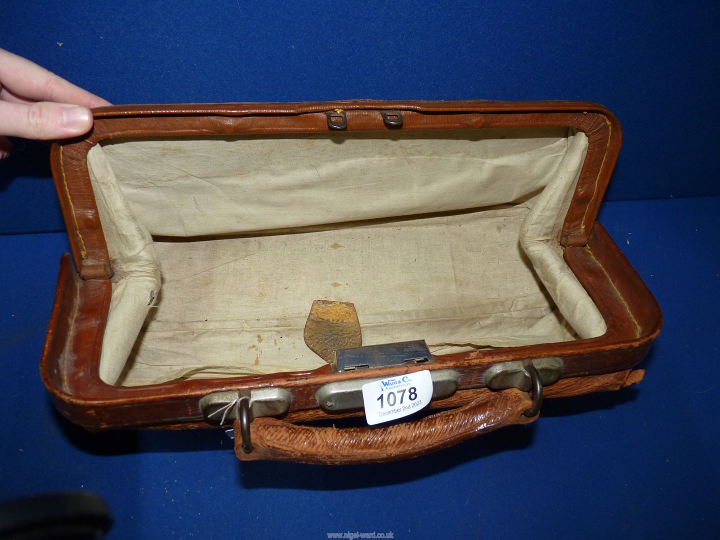 A brown leather Gladstone bag, a/f. - Image 2 of 2