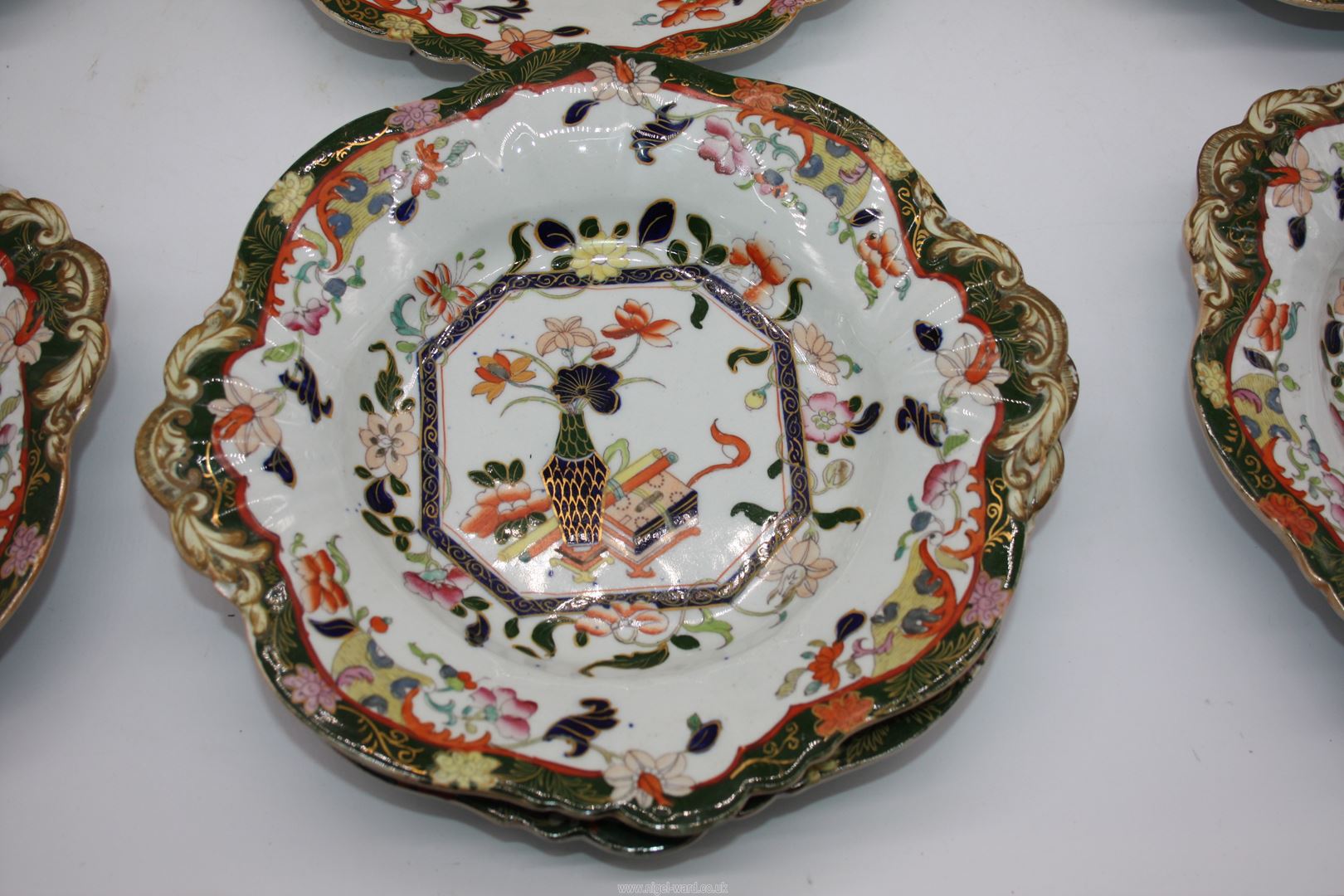 A set of twelve Masons dishes in Oriental design, 9" diameter, some a/f. - Image 4 of 6