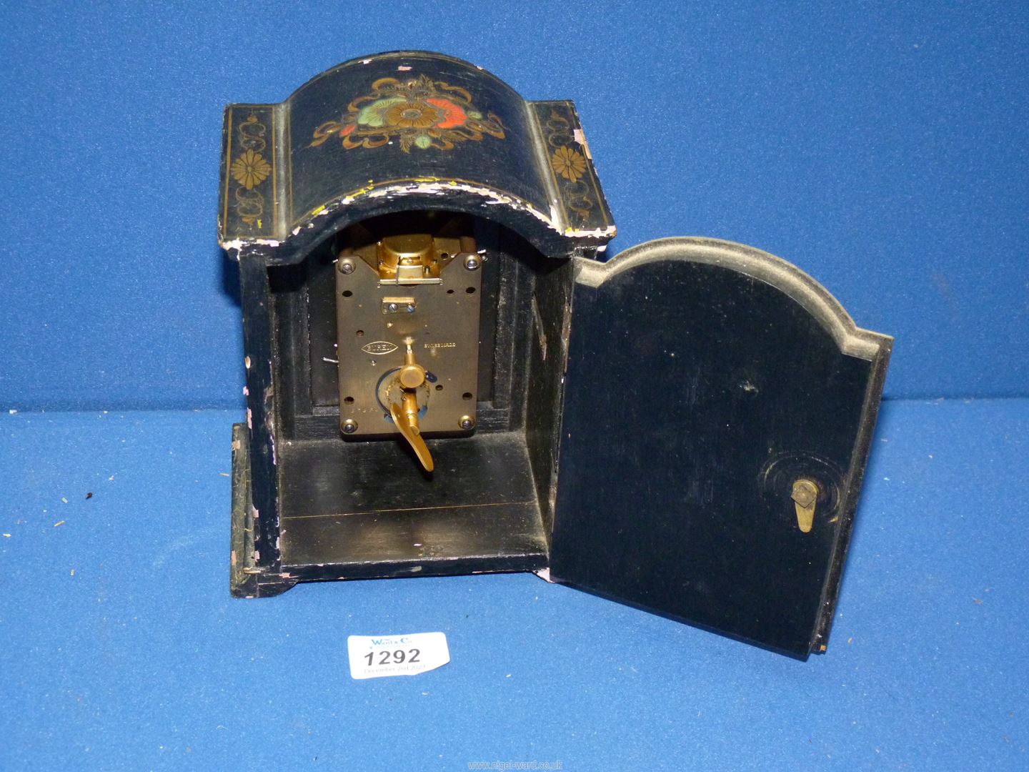 A small chinoiserie decorated mantle Clock with oriental decoration, - Image 3 of 3