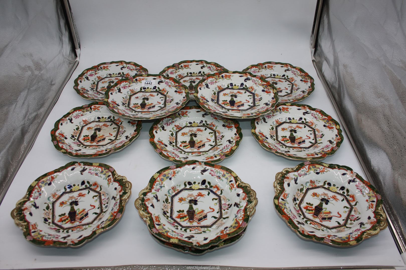 A set of twelve Masons dishes in Oriental design, 9" diameter, some a/f. - Image 2 of 6