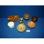 A small quantity of miscellanea to include a small trinket box having windmill to lid, brass cat,