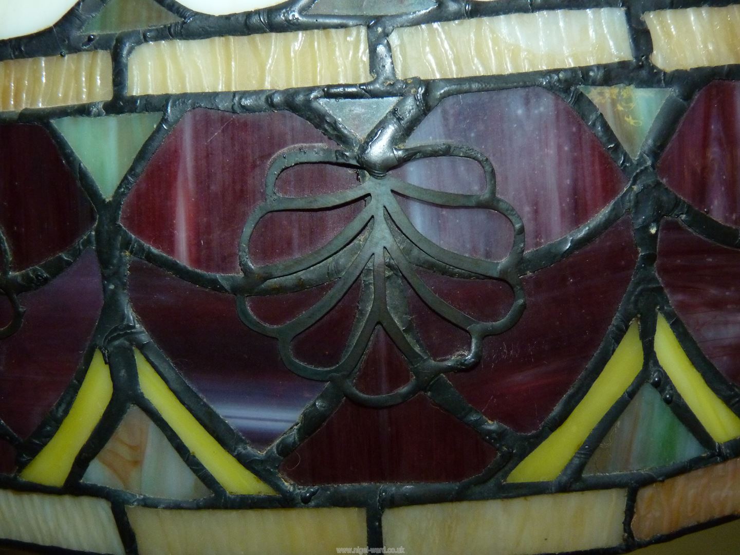 A Tiffany style lamp and glass shade with red hearts, 21" tall. - Image 5 of 9