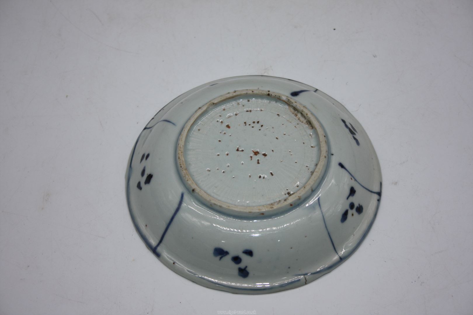 A Ming blue and white Kraak ware porcelain plate, 5 3/4'' diameter. - Image 2 of 2