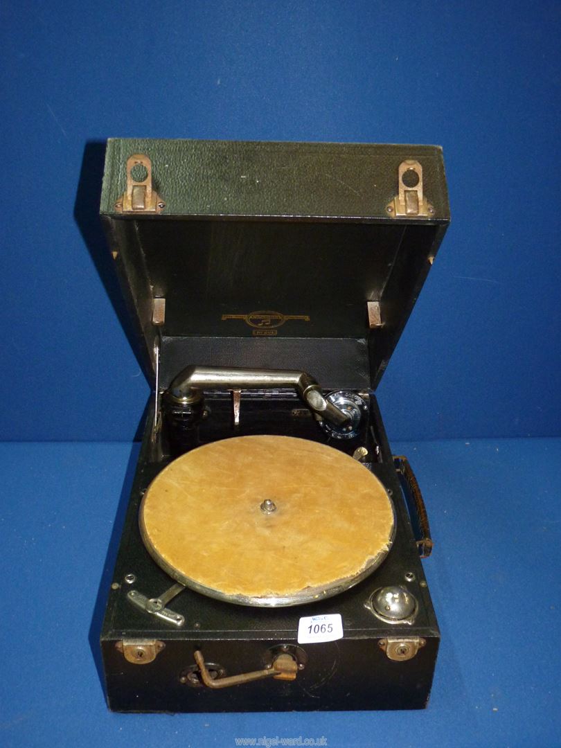 A Columbia Grafonola No. 201 record player.