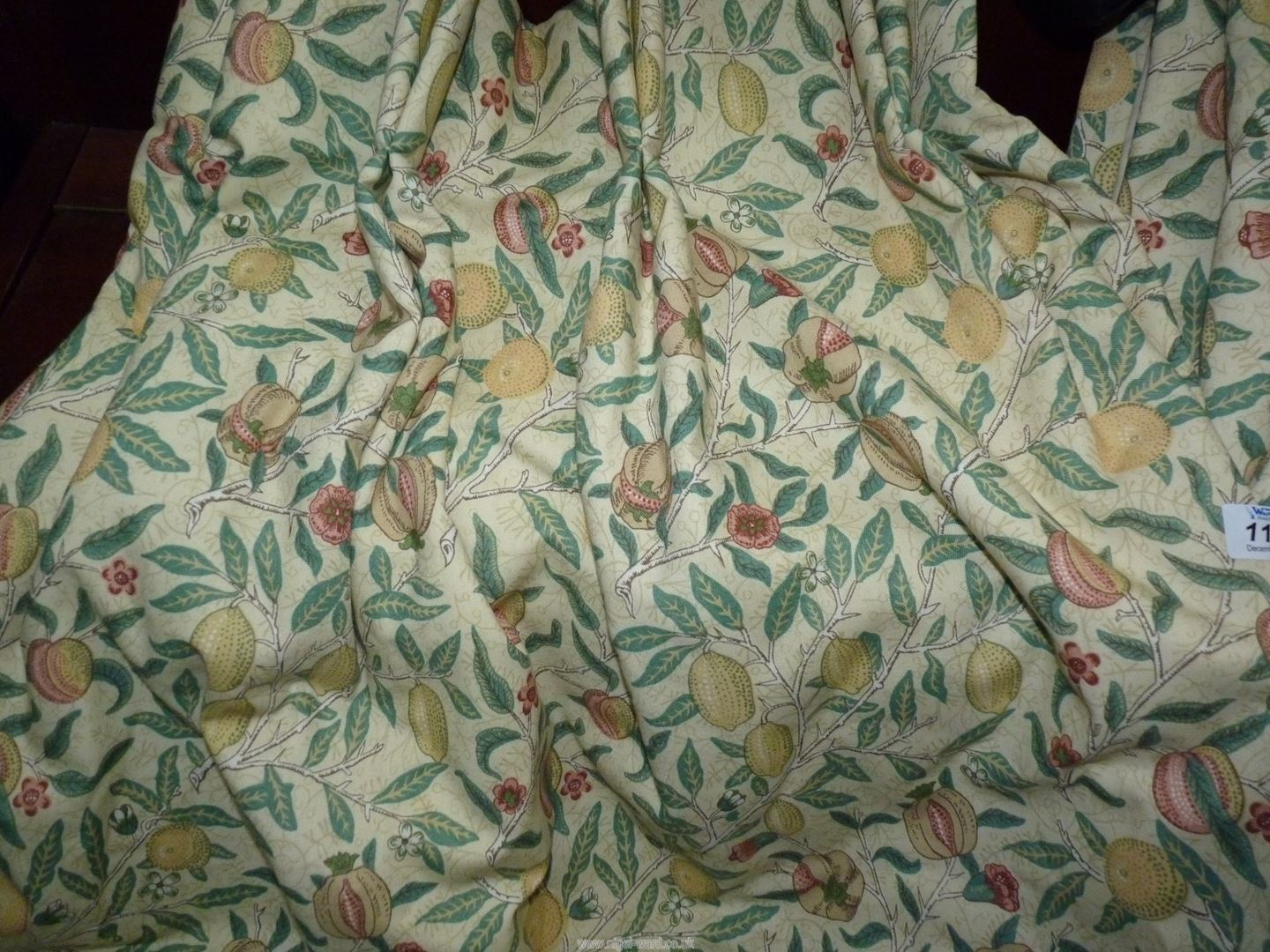 A pair of William Morris design curtains decorated with pomegranate, peaches, - Image 2 of 2