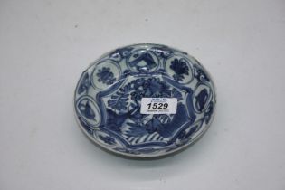 A Ming blue and white Kraak ware porcelain plate, 5 3/4'' diameter.