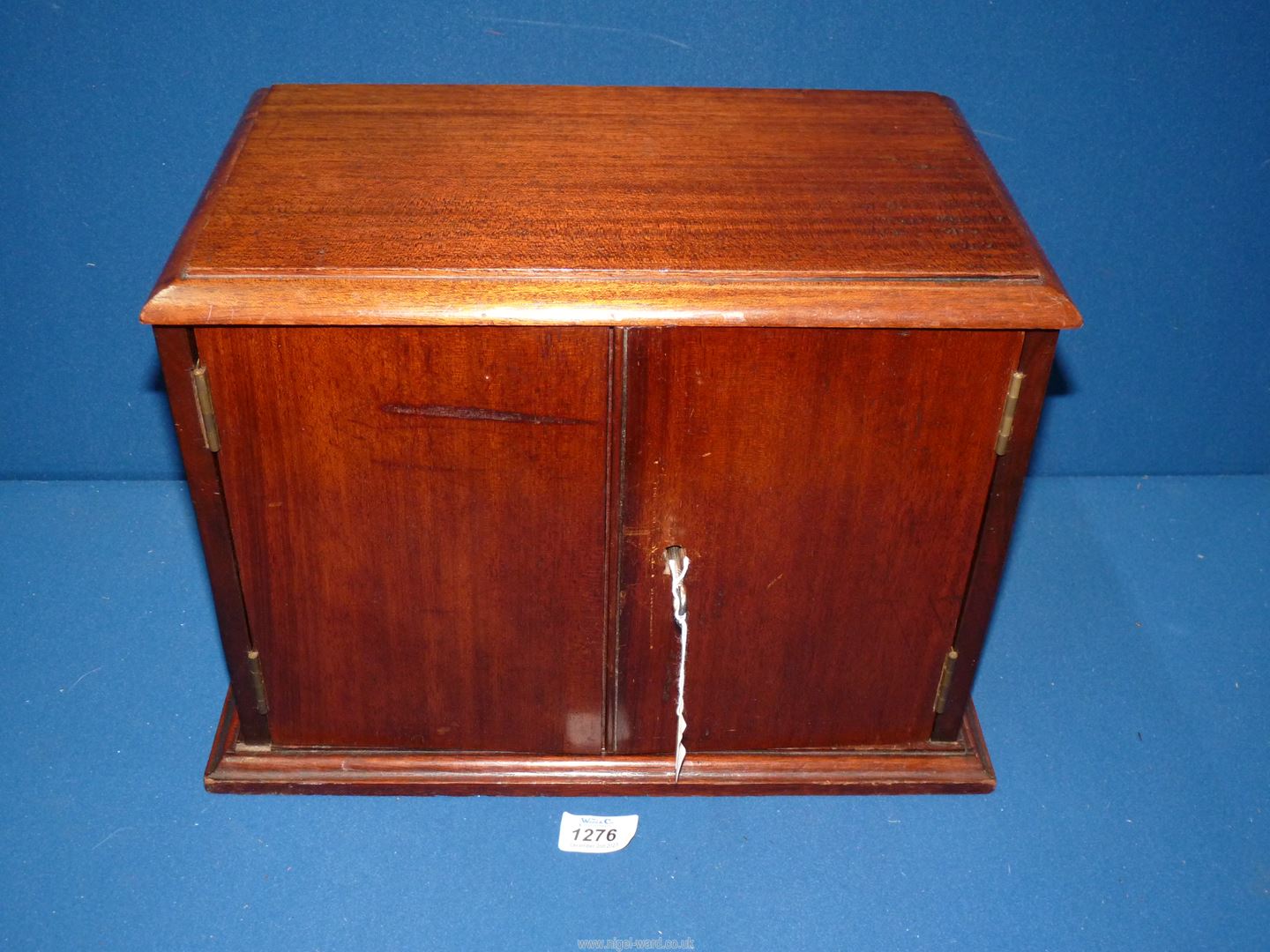 A smokers cabinet having lower drawer and two smaller drawers to the side with opening top and two - Image 2 of 2