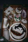 A quantity of china to include Villeroy & Boch trinket box with camellia design to lid,