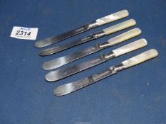 A part set of five butter Knives with silver blades and collars with Mother of Pearl handles,