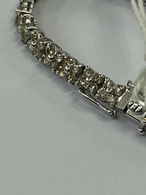 An 18ct White gold Diamond line bracelet, 140 Diamonds in total, - Image 3 of 11