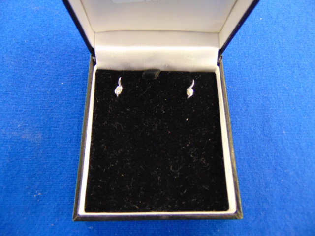 A pair of 18ct Gold Diamond stud earrings, approx. 0.