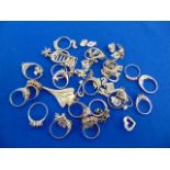 55 assorted pieces of SIlver, gem set, pendants, rings etc.