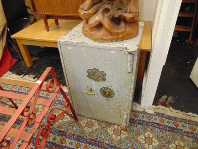 Antique safe with keys - Image 2 of 3