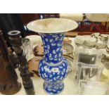 A blue and white Chinese vase,