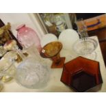 A large qty of assorted glassware