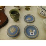Four pieces of Wedgewood style porcelain