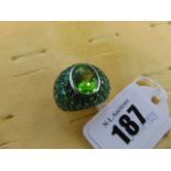 An 18ct White Gold ring, set with Savorite and Peridot centre stone, size N,
