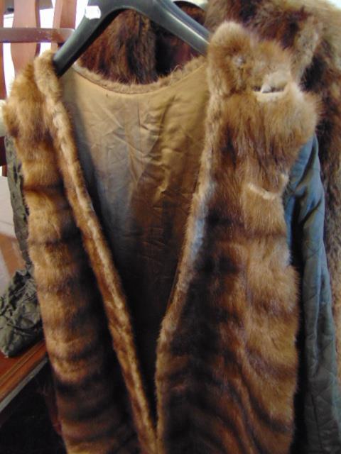Two fur jackets, a coat and a qty of stoles, inc. - Image 4 of 7