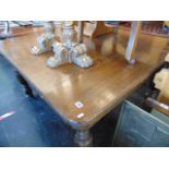 An Oak extending table