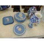 Three pieces of Wedgewood and to modern small blue and white vases