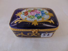 A Limoges small good quality porcelain casket/ box