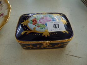 A Limoges small good quality porcelain casket/ box