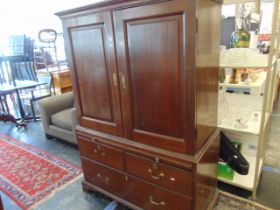 A 19th century Oak Linen press