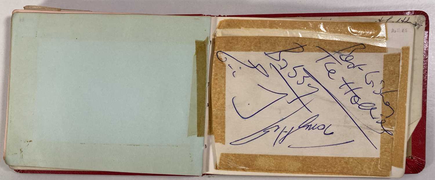 AUTOGRAPH BOOK WITH SIGNATURES FROM THE BEATLES / ROY ORBISON / CILLA BLACK AND MORE. - Image 13 of 14