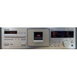 TEAC STEREO CASSETTE DECK DOLBY S NR HX PRO V-8000S.