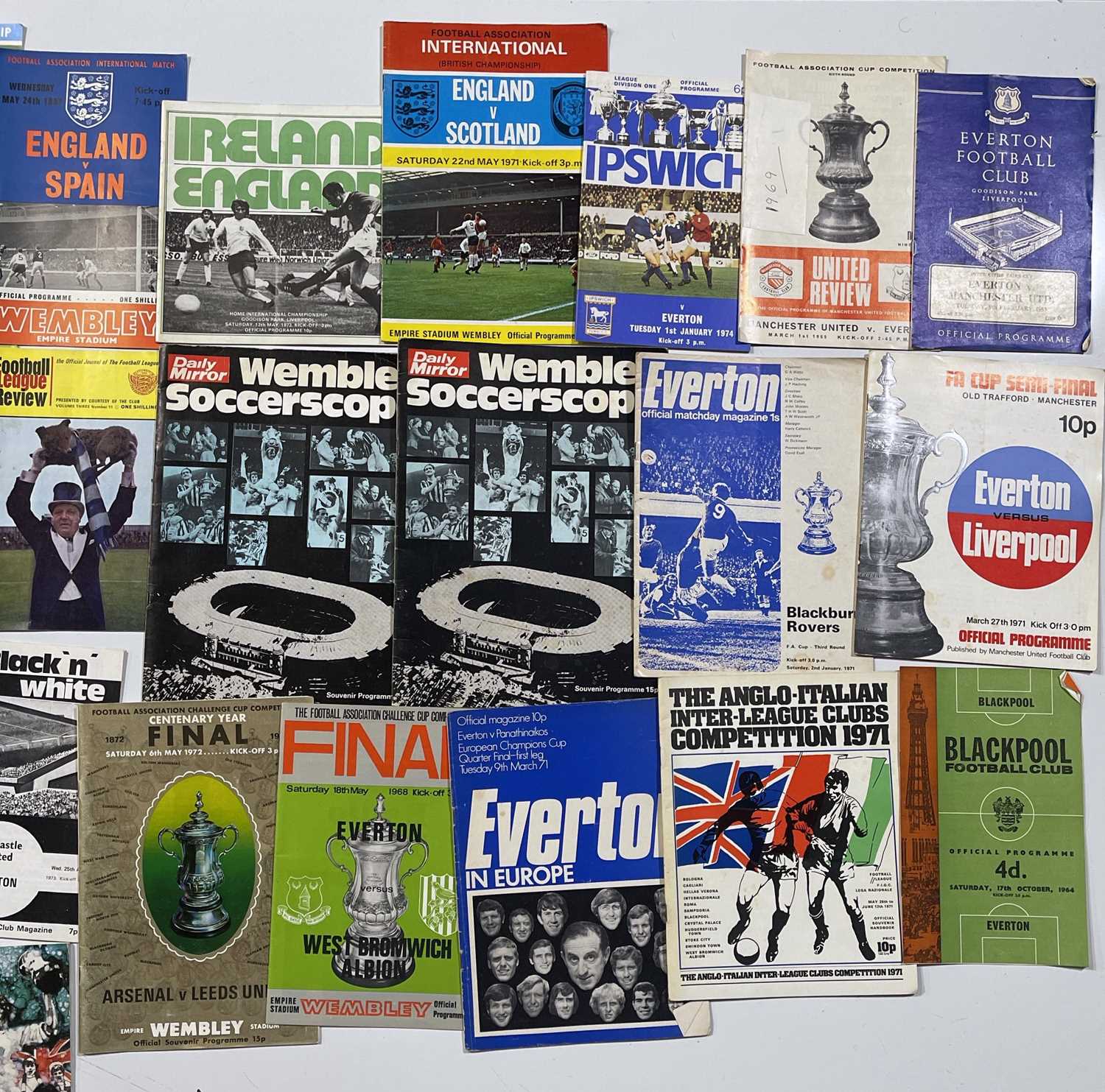 FOOTBALL MEMORABILIA - PROGRAMMES INC EVERTON AWAY / WORLD CUP FINAL 1966. - Image 4 of 4