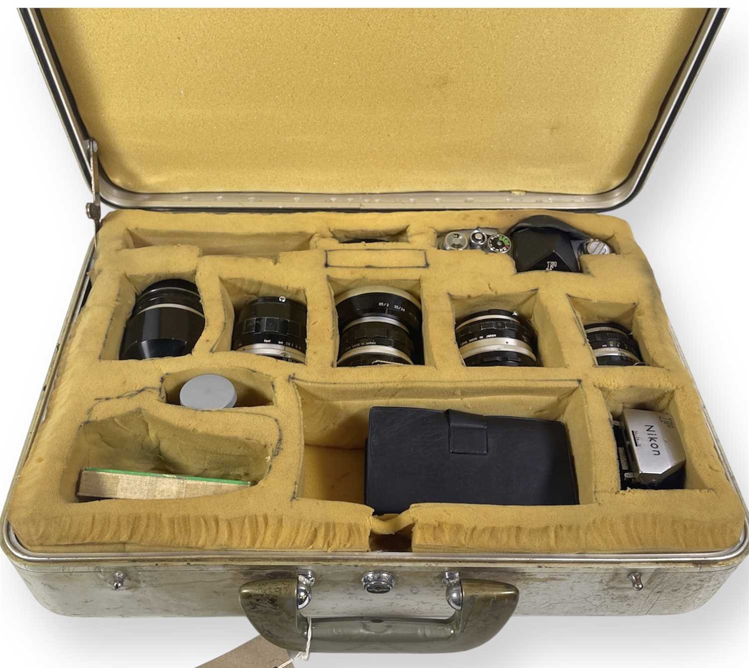 JIMI HENDRIX - THE NIKON CAMERA KIT USED TO SHOOT THE PSYCHEDELIC LP COVERS FOR 'ARE YOU EXPERIENCED - Image 10 of 18