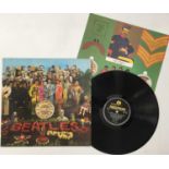 THE BEATLES - SGT PEPPER'S LONELY HEARTS CLUB BAND LP (LABEL OMITS 'A DAY IN THE LIFE' - UK PMC 7027