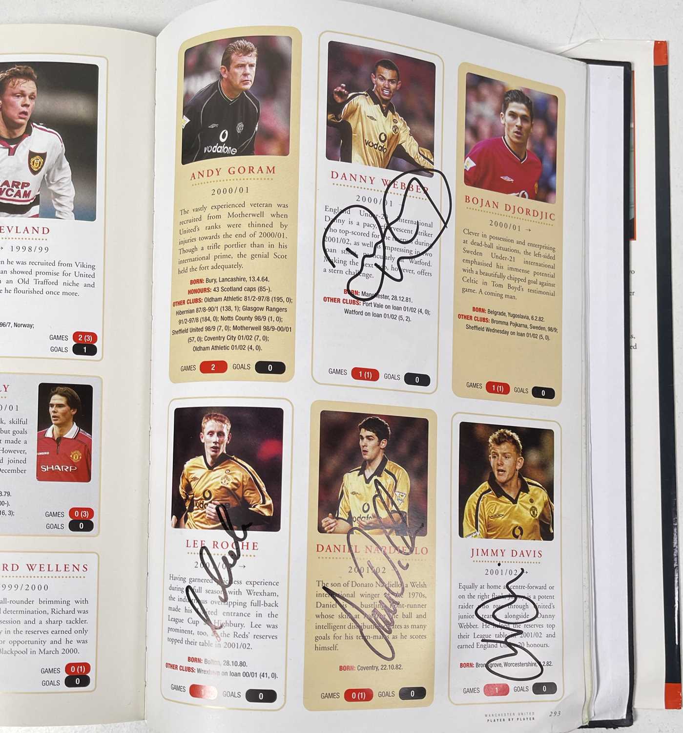 FOOTBALL MEMORABILIA - MANCHESTER UNITED MULTI SIGNED 'PLAYER BY PLAYER' BOOK. - Image 49 of 50