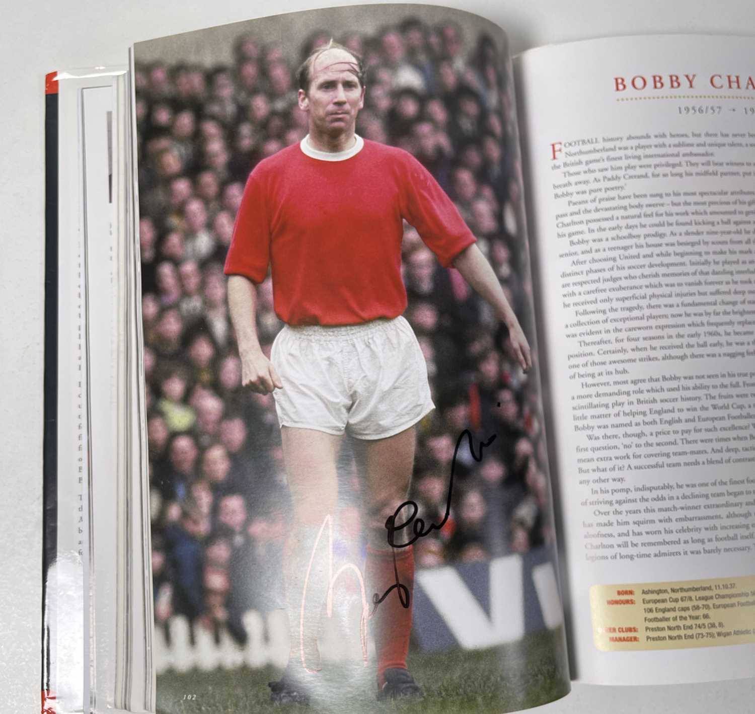 FOOTBALL MEMORABILIA - MANCHESTER UNITED MULTI SIGNED 'PLAYER BY PLAYER' BOOK. - Image 9 of 50