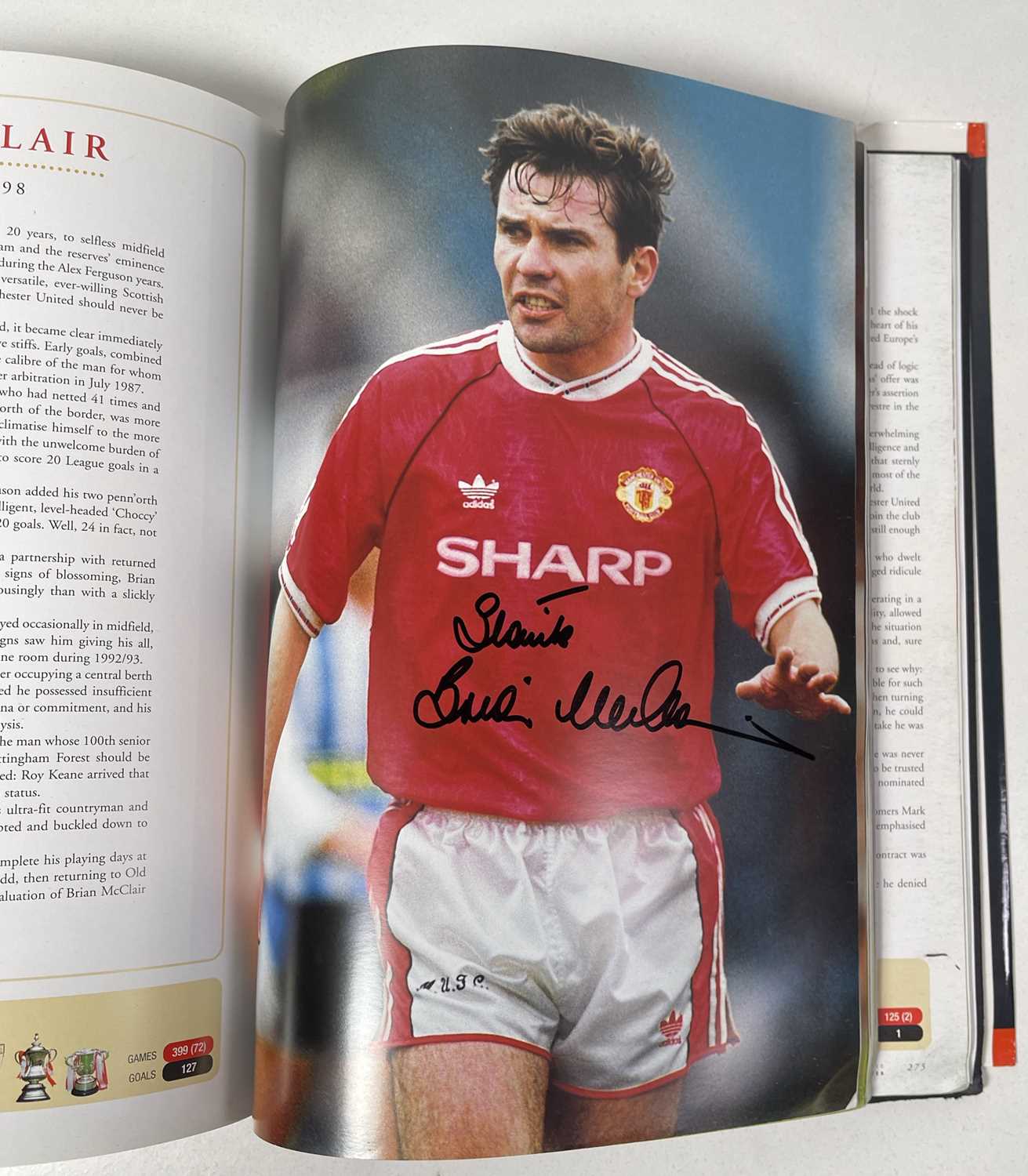 FOOTBALL MEMORABILIA - MANCHESTER UNITED MULTI SIGNED 'PLAYER BY PLAYER' BOOK. - Image 37 of 50
