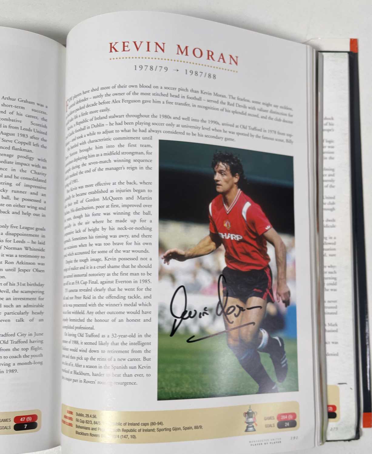 FOOTBALL MEMORABILIA - MANCHESTER UNITED MULTI SIGNED 'PLAYER BY PLAYER' BOOK. - Image 29 of 50
