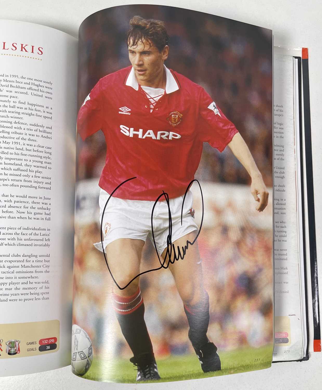FOOTBALL MEMORABILIA - MANCHESTER UNITED MULTI SIGNED 'PLAYER BY PLAYER' BOOK. - Image 40 of 50