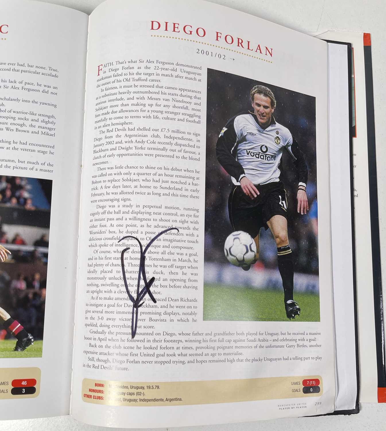 FOOTBALL MEMORABILIA - MANCHESTER UNITED MULTI SIGNED 'PLAYER BY PLAYER' BOOK. - Image 50 of 50
