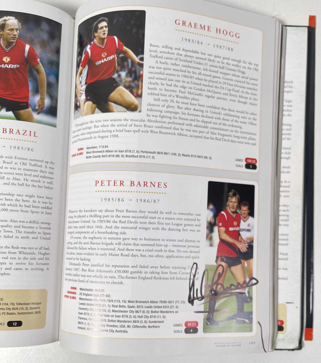 FOOTBALL MEMORABILIA - MANCHESTER UNITED MULTI SIGNED 'PLAYER BY PLAYER' BOOK. - Image 28 of 50