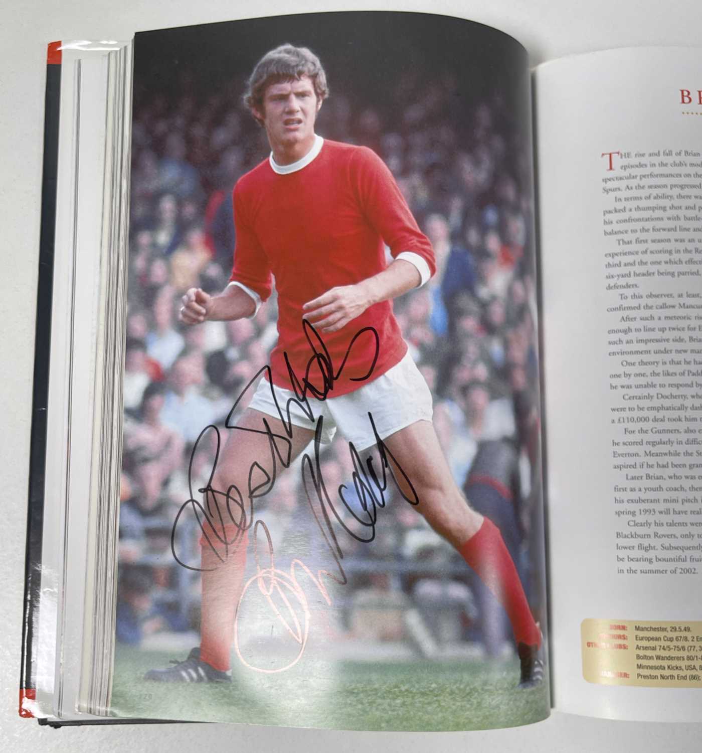 FOOTBALL MEMORABILIA - MANCHESTER UNITED MULTI SIGNED 'PLAYER BY PLAYER' BOOK. - Image 13 of 50