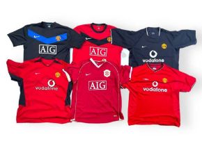 MANCHESTER UNITED - FOOTBALL KITS C 1990S/00S.