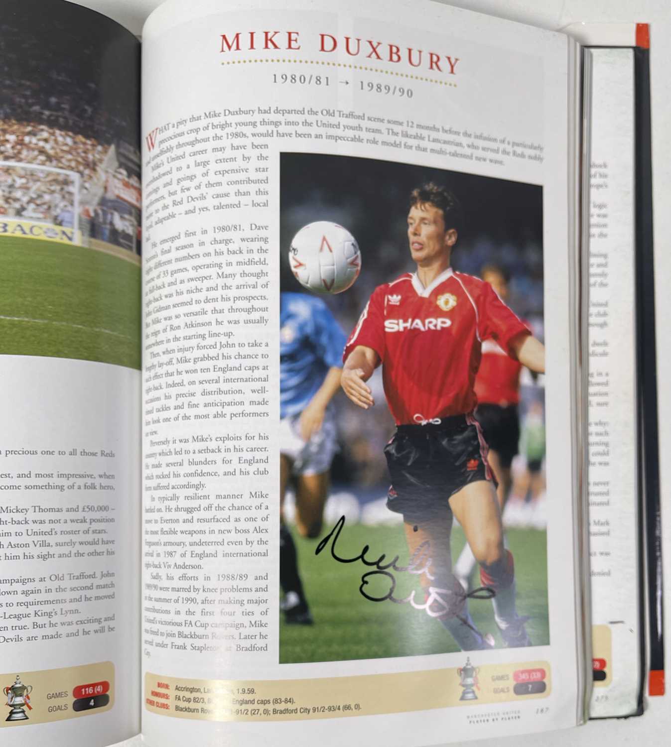 FOOTBALL MEMORABILIA - MANCHESTER UNITED MULTI SIGNED 'PLAYER BY PLAYER' BOOK. - Image 27 of 50