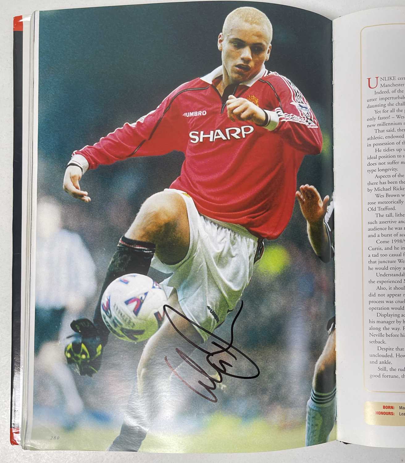 FOOTBALL MEMORABILIA - MANCHESTER UNITED MULTI SIGNED 'PLAYER BY PLAYER' BOOK. - Image 46 of 50