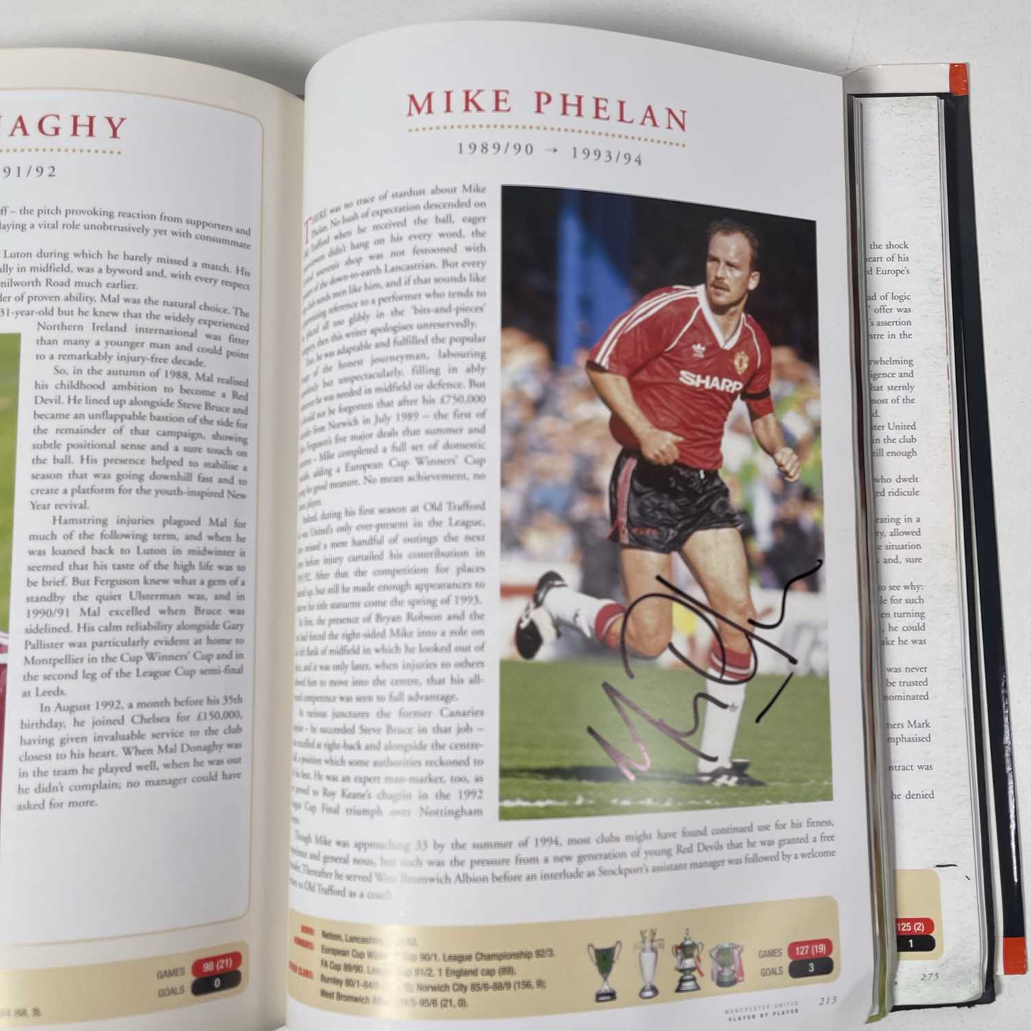 FOOTBALL MEMORABILIA - MANCHESTER UNITED MULTI SIGNED 'PLAYER BY PLAYER' BOOK. - Image 35 of 50