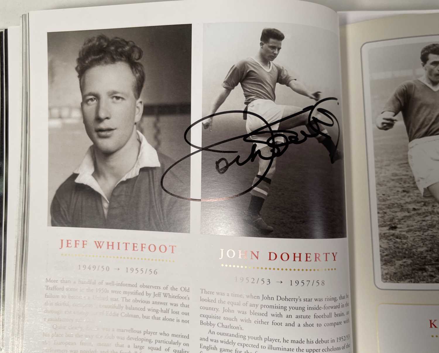 FOOTBALL MEMORABILIA - MANCHESTER UNITED MULTI SIGNED 'PLAYER BY PLAYER' BOOK. - Image 6 of 50