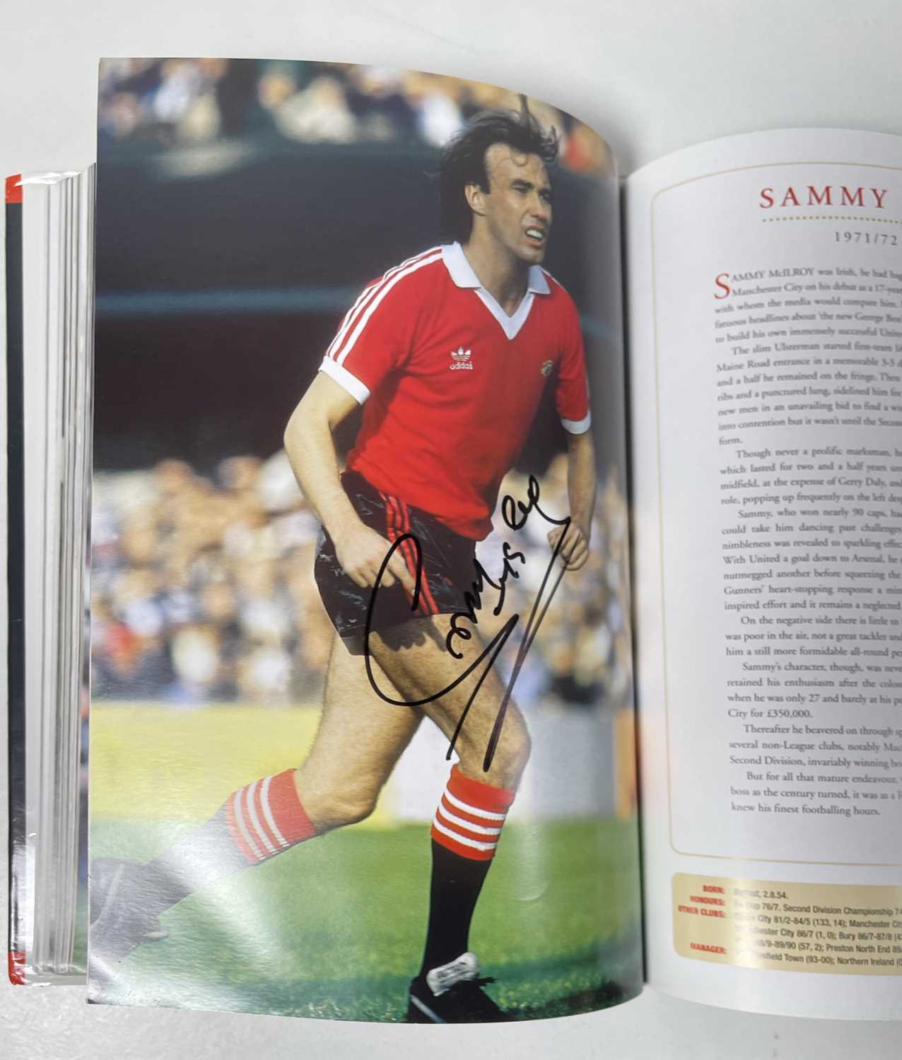 FOOTBALL MEMORABILIA - MANCHESTER UNITED MULTI SIGNED 'PLAYER BY PLAYER' BOOK. - Image 22 of 50