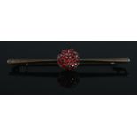 A large 9ct Gold garnet bar brooch. Total weight: 3.58g.