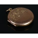 A circular 9ct Gold front and back locket. Total weight: 4.96g.