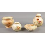 Five pieces of Royal Worcester ceramics in the blushware pattern. To include 1039 Pot Pourri jar and