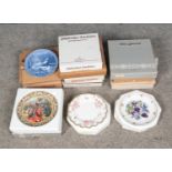 A collection of cabinet plates including Royal Crown Derby Royal Pinxton Roses, Wedgwood, Royal